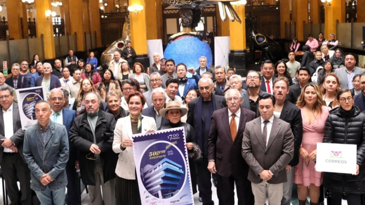 Celebran 50 años de la Sociedad General de Escritores con una estampilla postal