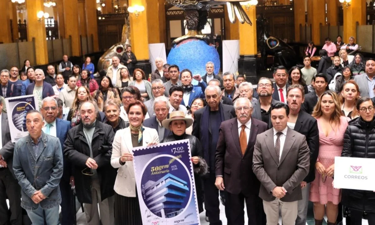 Celebran 50 años de la Sociedad General de Escritores con una estampilla postal