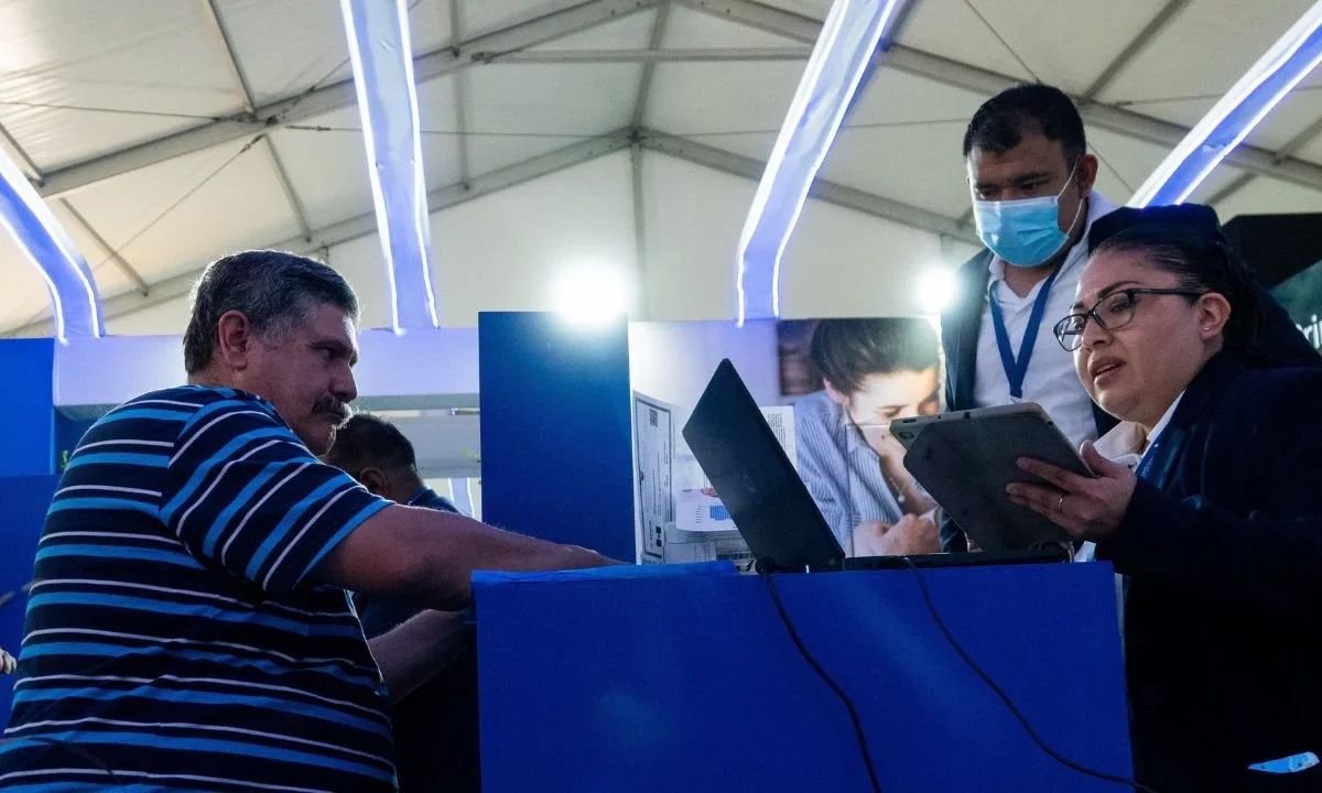 Debilidad en el mercado laboral eleva los retiros en Afores