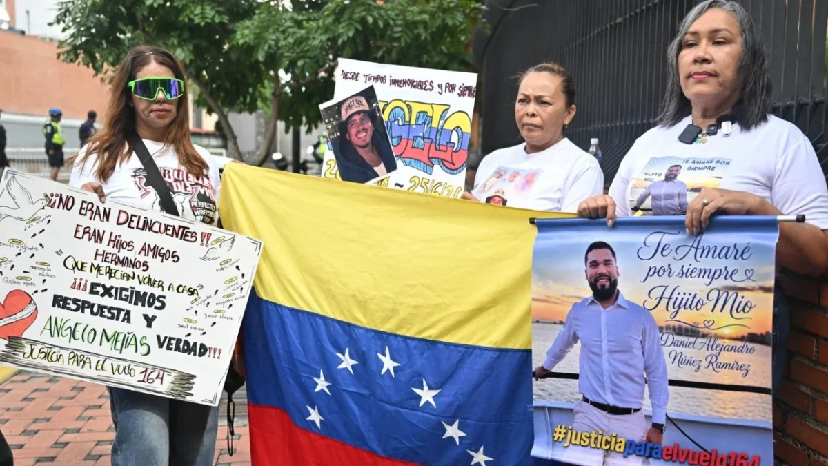 Exigen disculpa por deportados muertos en sismo de Venezuela