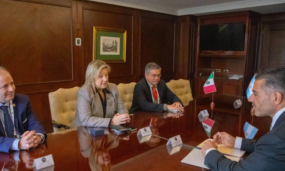 Harfuch sostiene reunión con ministra de Argentina