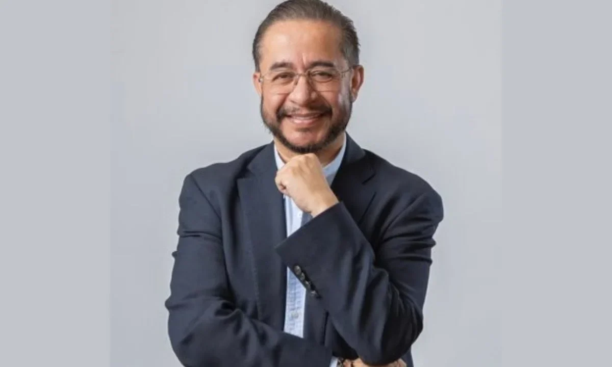 Hugo Eric Flores pedirá licencia como diputado
