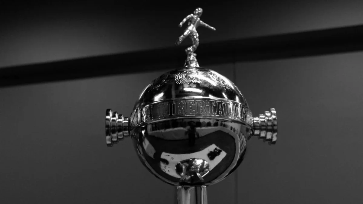 La fase de eliminatorias directas de la Copa Libertadores sigue en marcha, dos planteles chilenos generan grandes expectativas.