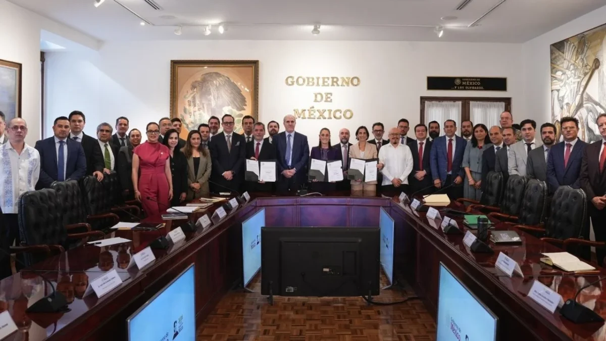 Sheinbaum extiende acuerdo para topar gasolina y diésel