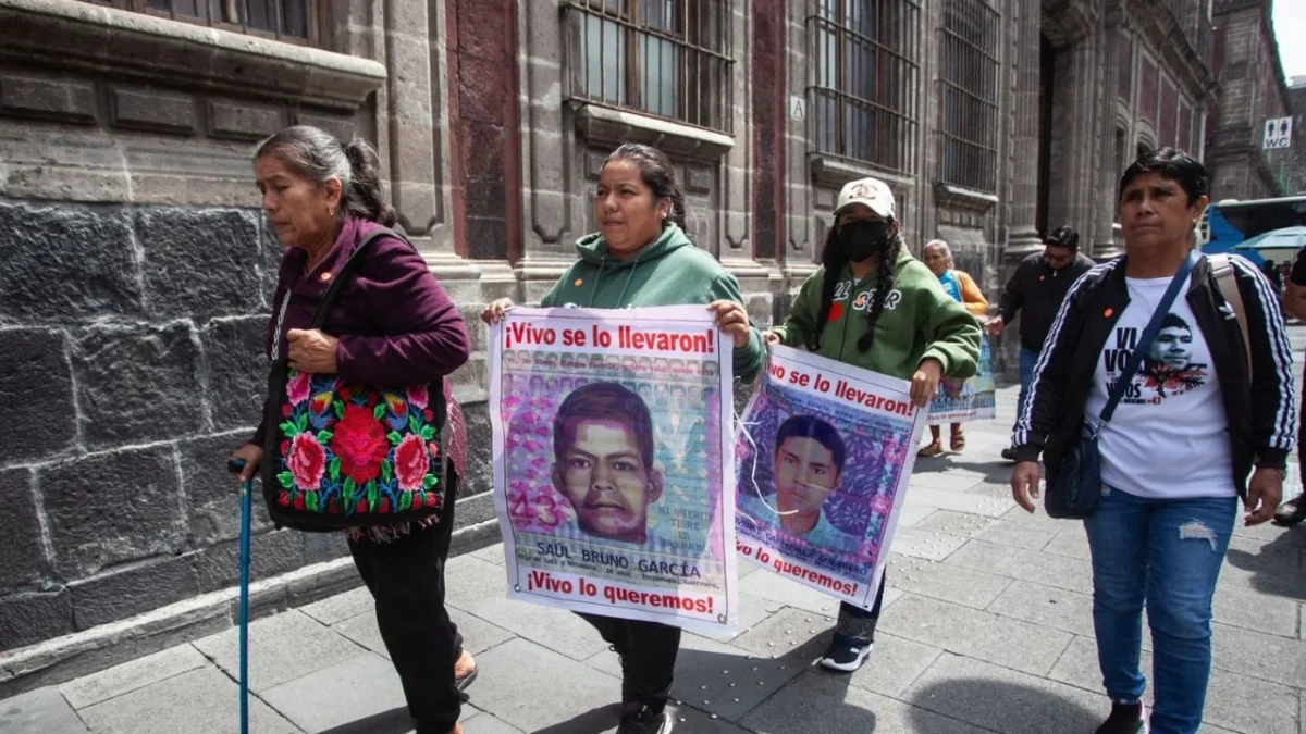 Sheinbaum sostiene reunión con padres de los 43 normalistas de Ayotzinapa