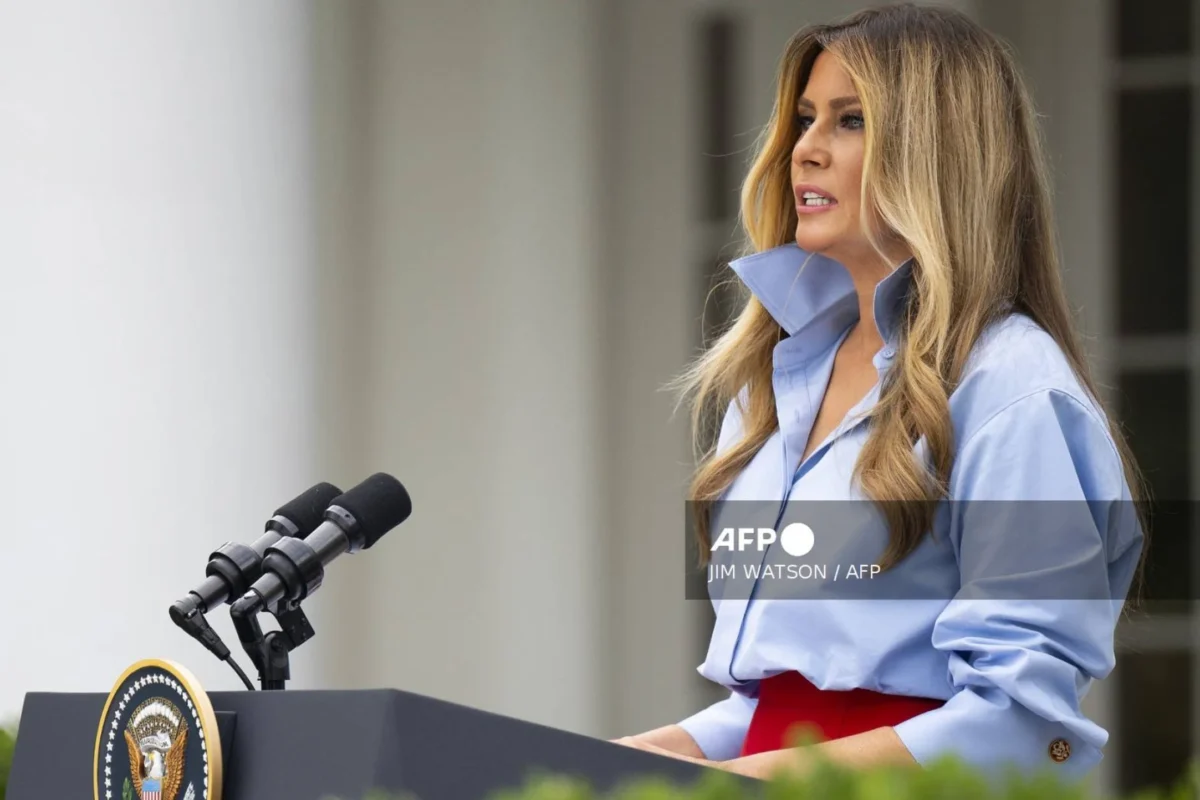 'Supe que me extrañaron': Melania Trump hace su primera aparición pública en un mes
