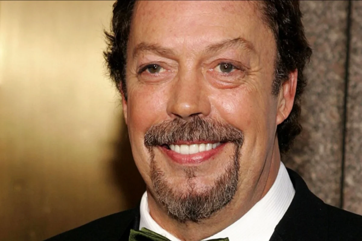El actor y comediante británico Tim Curry, murió a los 80 años este miércoles; medios informan que aún desconocen los detalles.