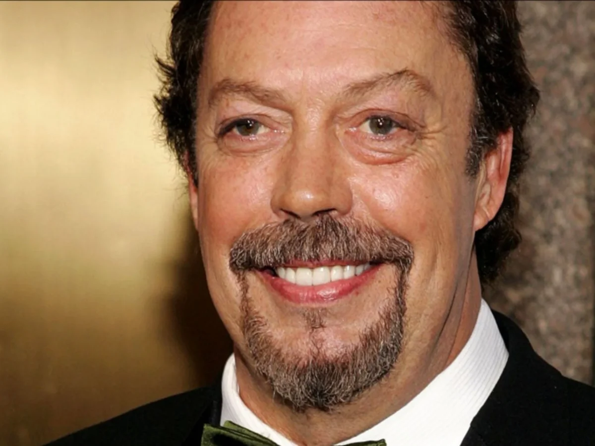 El actor y comediante británico Tim Curry, murió a los 80 años este miércoles; medios informan que aún desconocen los detalles.