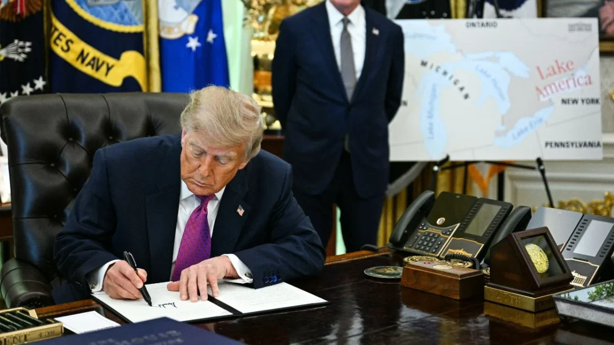 Trump firma un decreto para cambiar el nombre del Lago Ontario a 'Lago de América'