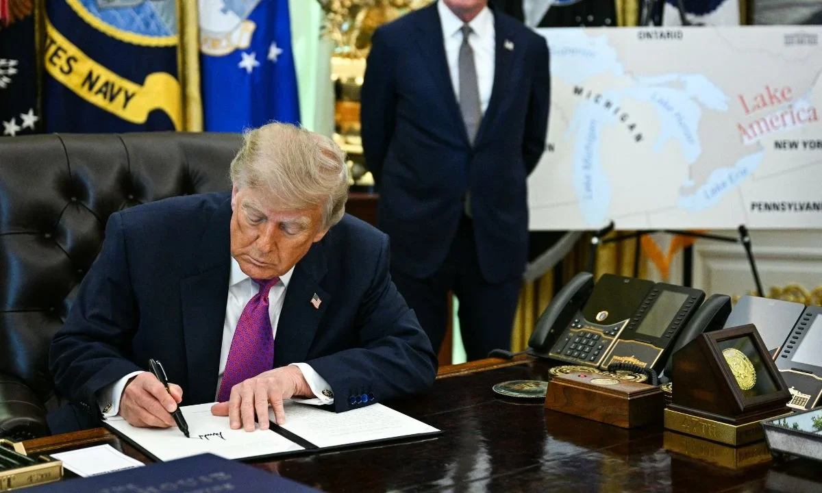 Trump firma un decreto para cambiar el nombre del Lago Ontario a 'Lago de América'
