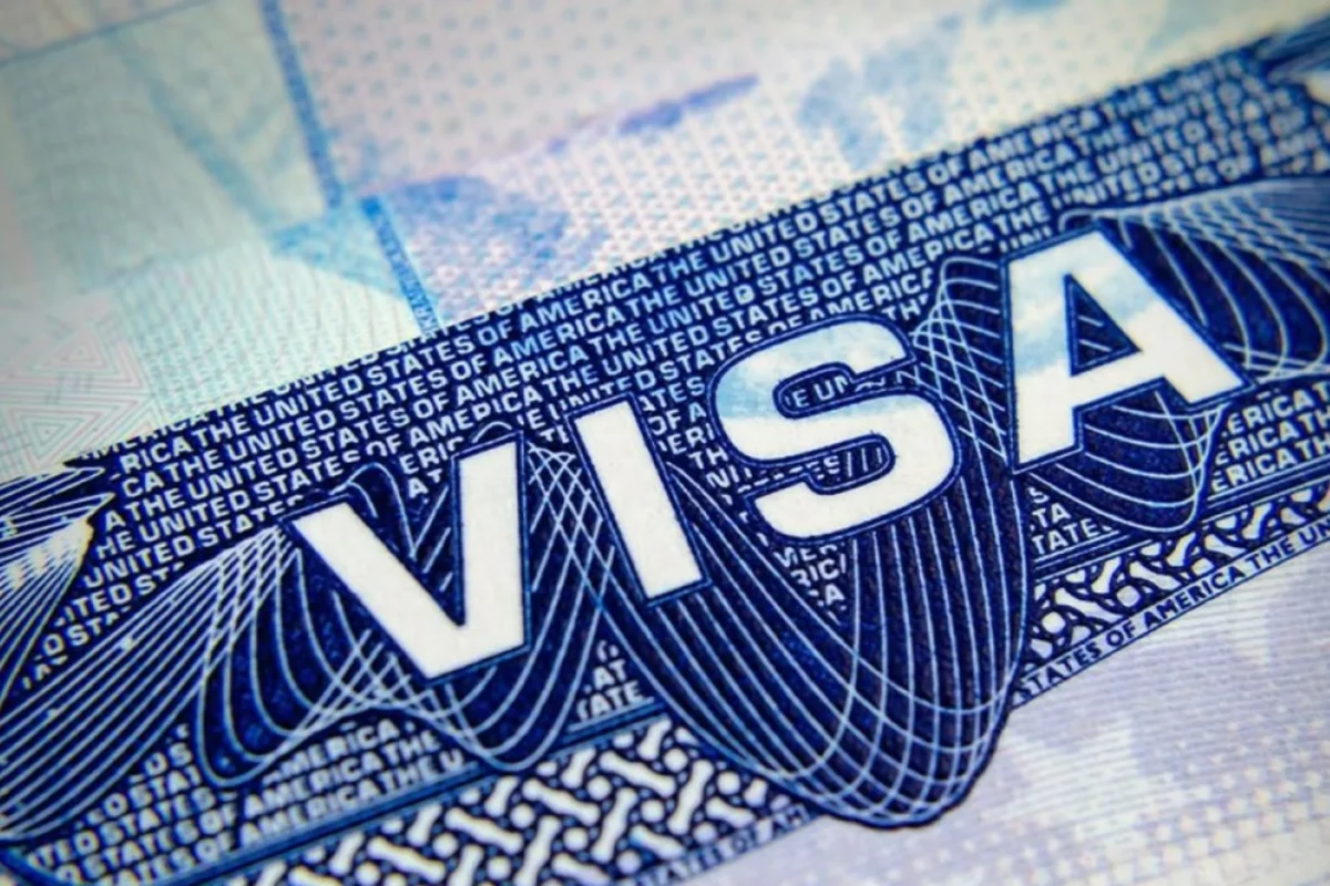 Trump suspende en todo el mundo las citas para solicitar visa