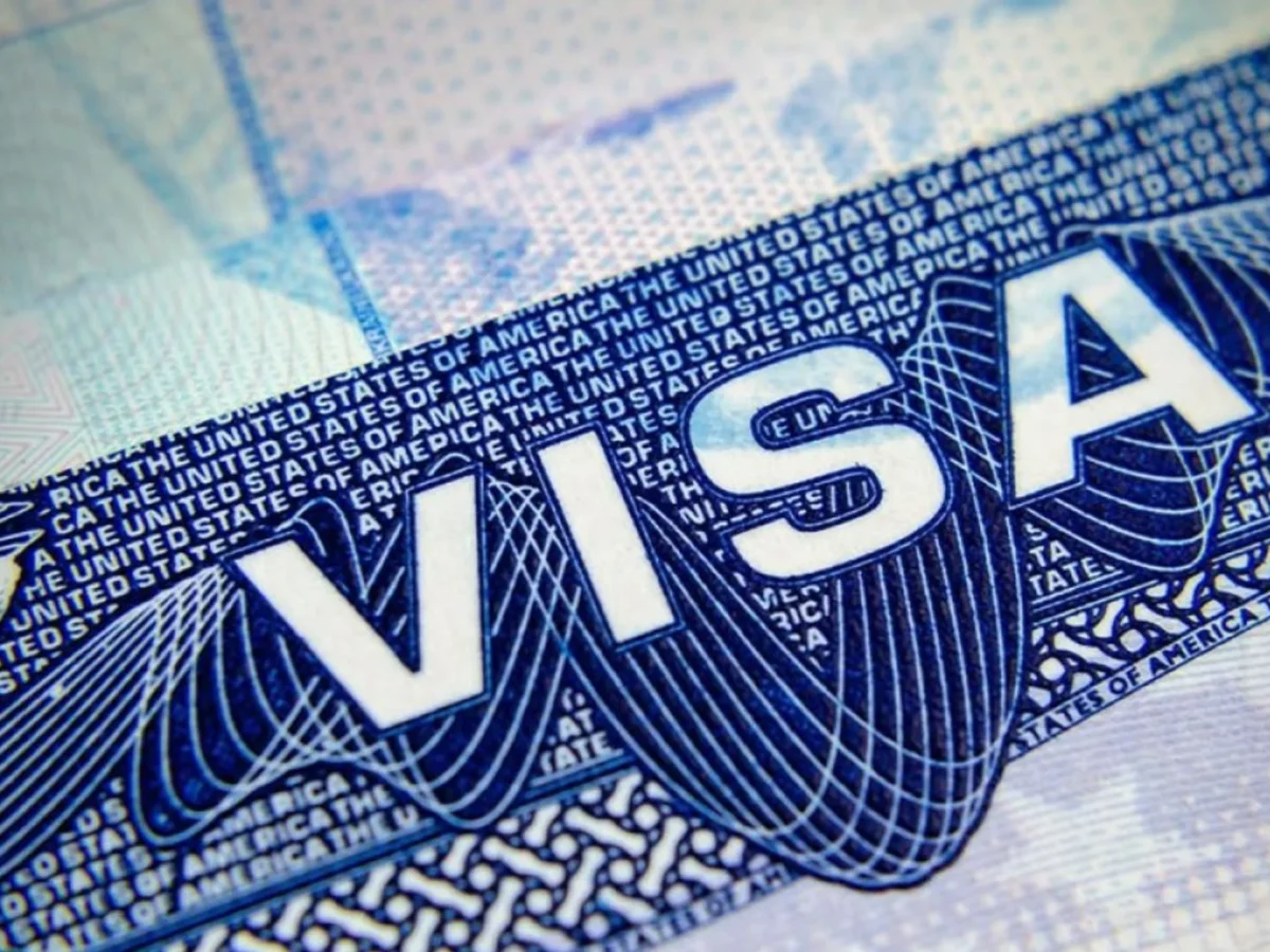 Trump suspende en todo el mundo las citas para solicitar visa