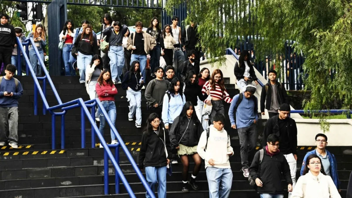 Tras las vacaciones, este lunes 17 de agosto regresaron a clases alrededor de 215 mil estudiantes de licenciatura y posgrado de la UNAM.
