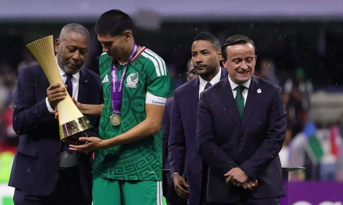 Asistentes del juego entre México y EU del Premundial Sub-20 de la Concacaf mostraron su rechazo a Mikel Arriola, comisionado de la FMF.