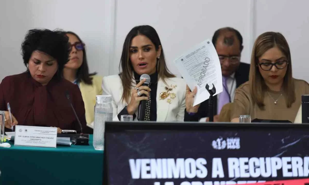 Alessandra Rojo de la Vega propone al Gobierno de la CDMX un intercambio de estatuas.