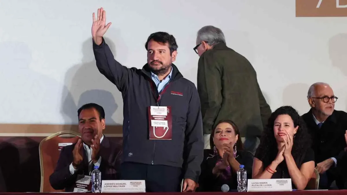 Andy López Beltrán, exsecretario de organización de Morena, rechaza acusaciones de huachicol fiscal.