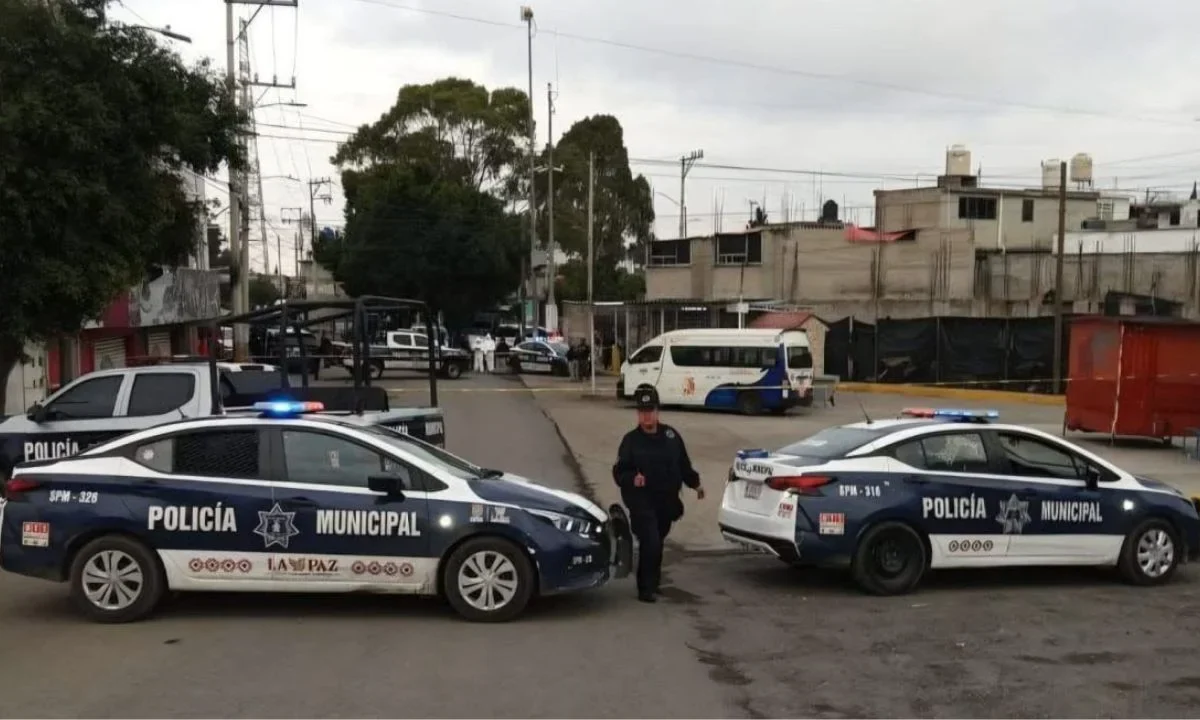 Una niña de 10 años murió y dos adultos más resultaron heridos durante un ataque a balazos registrado este domingo en La Paz, Edomex.