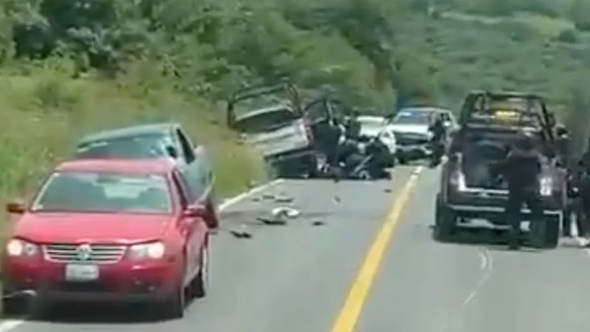 Un ataque armado contra integrantes de la Policía Estatal de Caminos dejó un elemento muerto y otro herido sobre la carretera federal 84.