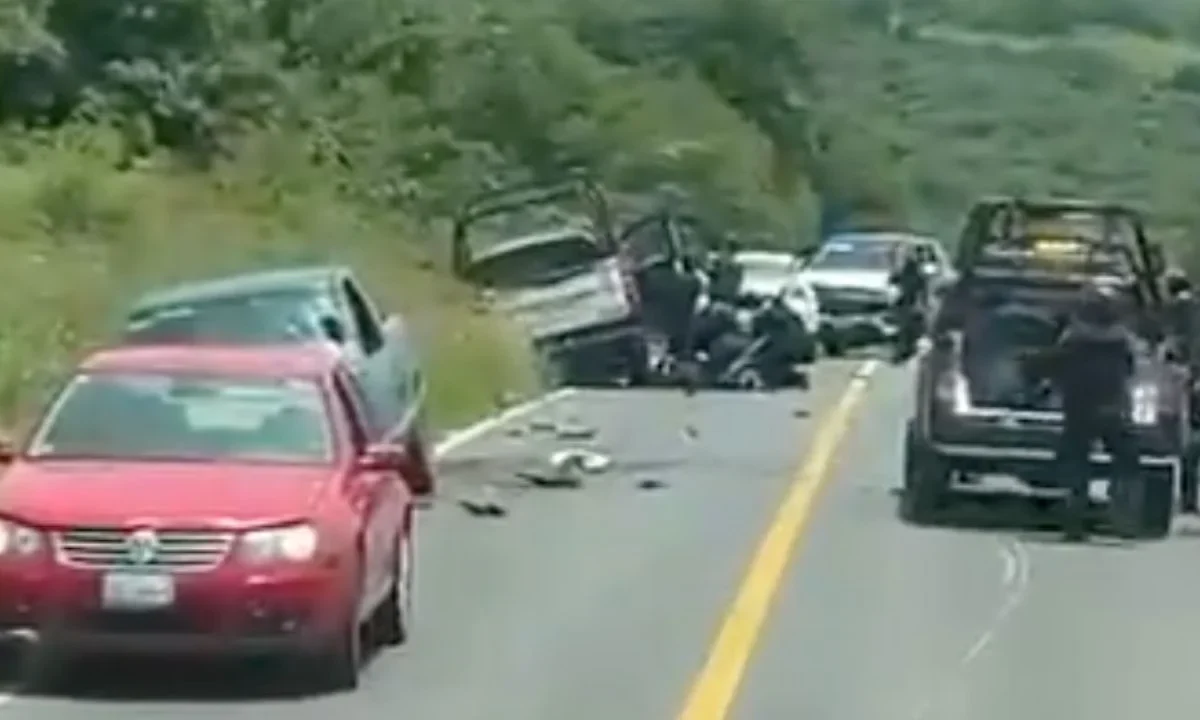 Un ataque armado contra integrantes de la Policía Estatal de Caminos dejó un elemento muerto y otro herido sobre la carretera federal 84.
