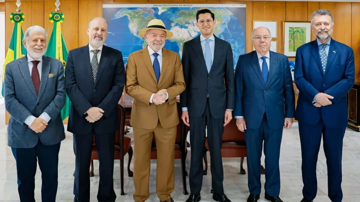 El canciller Roberto Velasco sostuvo encuentros para delinear una nueva etapa de cooperación entre Pemex y Petrobras.