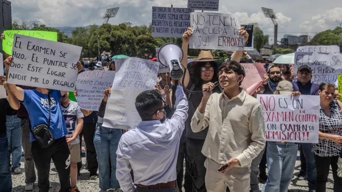 Desde 2022, Ceneval reportaba infraestructura para atender hasta 58 mil sustentantes concurrentes en línea; UNAM adjudicó examen a otra empresa.