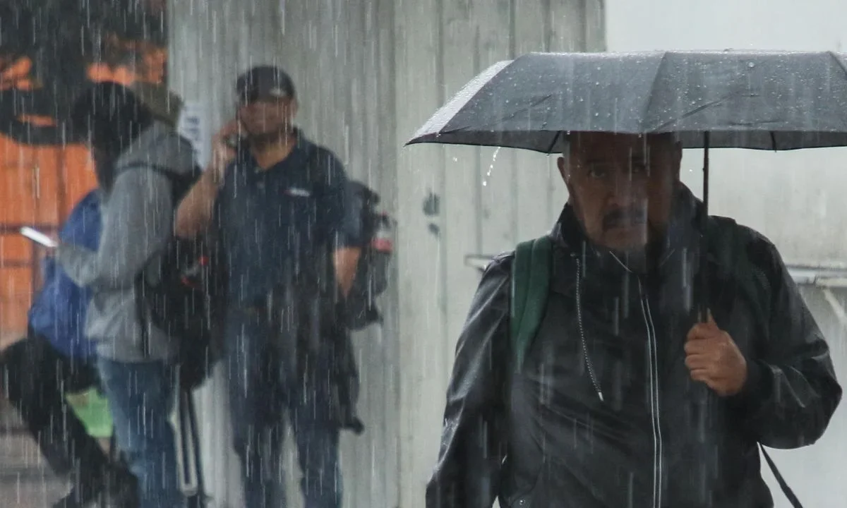 Clima hoy: México tendrá lluvias intensas en varios estados del occidente, sur y sureste, mientras una onda de calor mantendrá ambiente caluroso a muy caluroso en entidades del norte del país.
