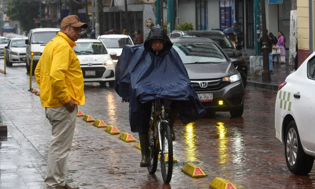 Clima hoy: México tendrá una jornada marcada por lluvias intensas con mayor impacto en Sinaloa, Nayarit, Jalisco y Michoacán. Al mismo tiempo, continuará el ambiente caluroso a muy caluroso en gran parte del norte