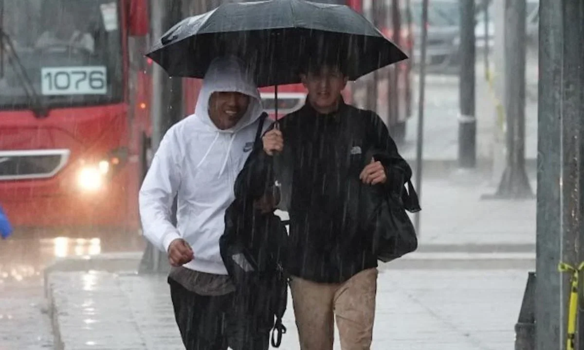 Clima hoy: el monzón mexicano, ondas tropicales y canales de baja presión favorecerán lluvias, tormentas eléctricas y rachas de viento en distintas regiones de México