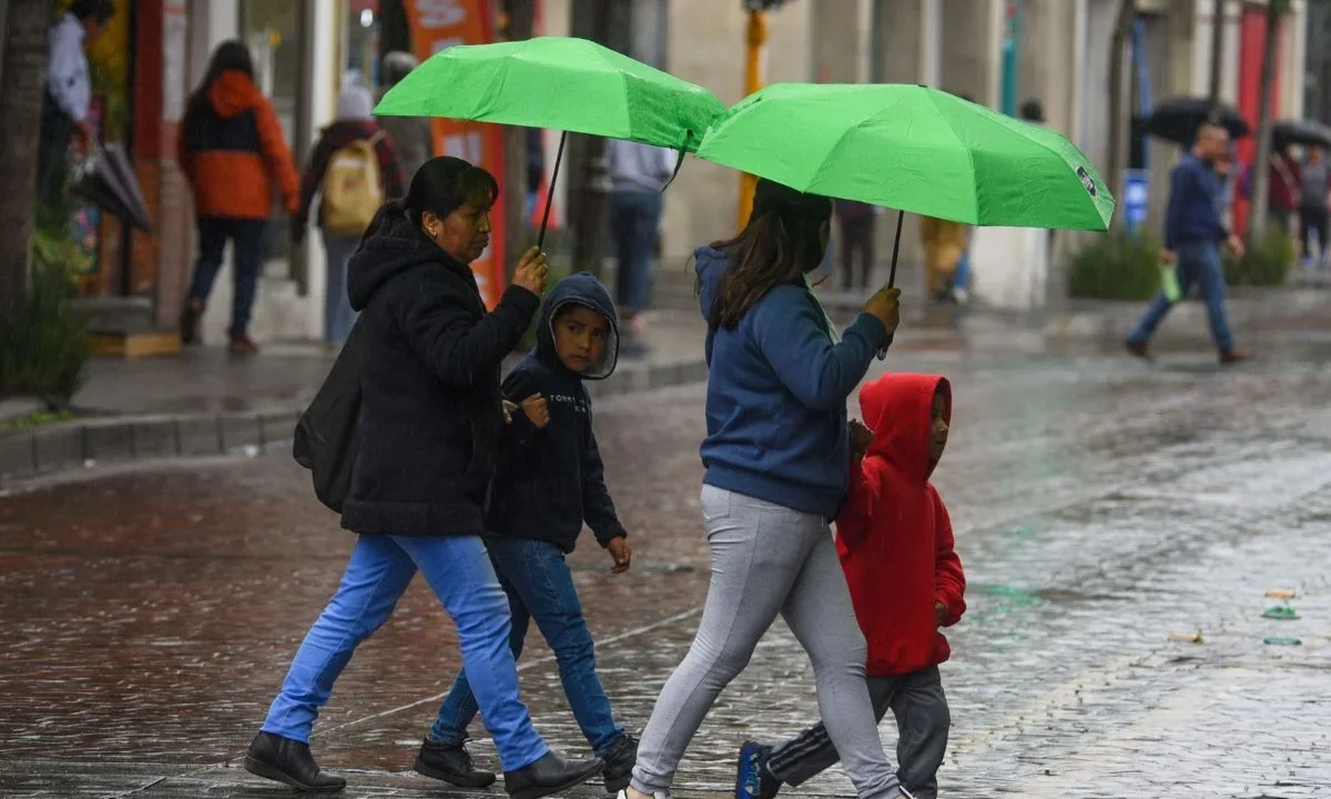 Clima hoy: Se esperan lluvias puntuales muy fuertes en Sonora, Chihuahua, Durango, Zacatecas, Jalisco, Michoacán y Chiapas, mientras que en Baja California y Sonora continuarán las temperaturas superiores a los 45 °C