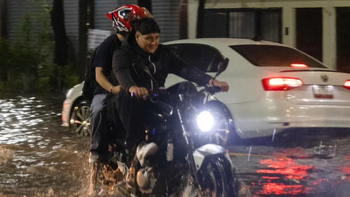 Clima hoy: el monzón mexicano y la onda tropical núm. 25 favorecerán lluvias intensas en distintos estados, mientras una onda de calor mantendrá temperaturas superiores a 45 °C en zonas de Baja California y Sonora