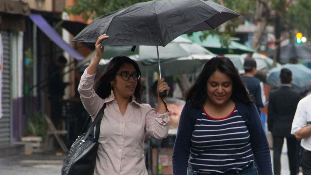Clima hoy: el monzón mexicano y diversos sistemas atmosféricos provocarán lluvias muy fuertes en el noroeste y occidente de México, mientras persiste el calor extremo en varias entidades
