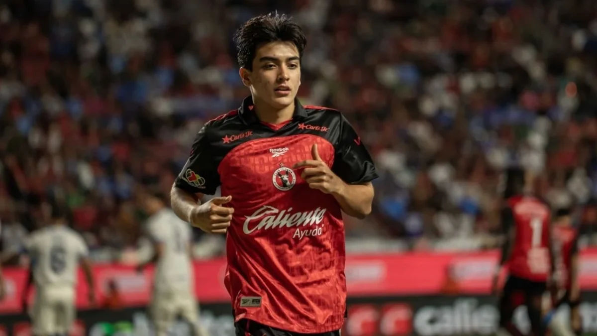 Con dos penales cobrados magistralmente por Gilberto Mora, Tijuana venció 2-0 a Pumas el viernes en el inicio de la sexta fecha del Apertura.