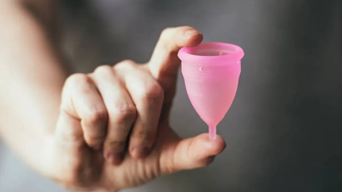 La copa menstrual es una alternativa reutilizable para la gestión menstrual; su uso requiere conocer las instrucciones del producto y mantener una adecuada higiene