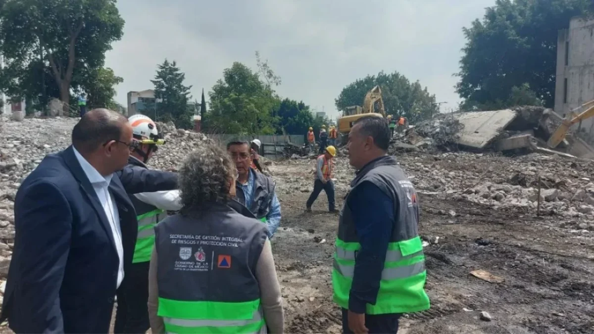 Vecinos exigieron explicar las licencias y verificación de las obras de demolición del inmueble colapsado en la colonia Escandón.