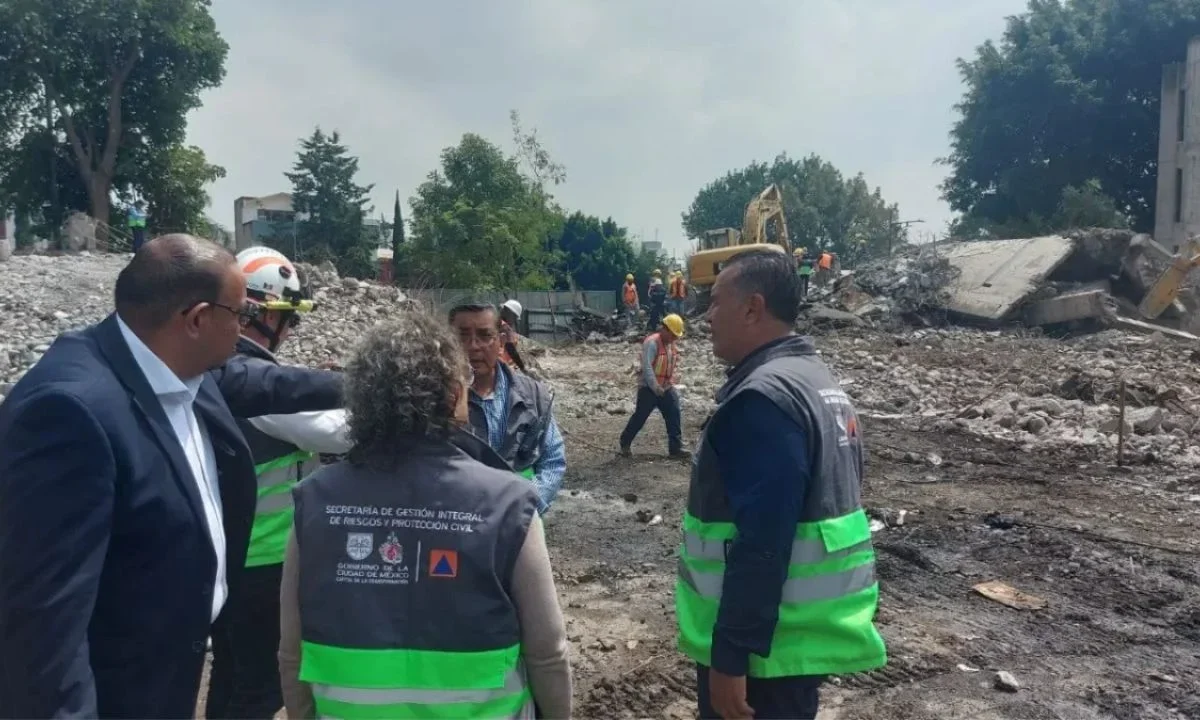 Vecinos exigieron explicar las licencias y verificación de las obras de demolición del inmueble colapsado en la colonia Escandón.