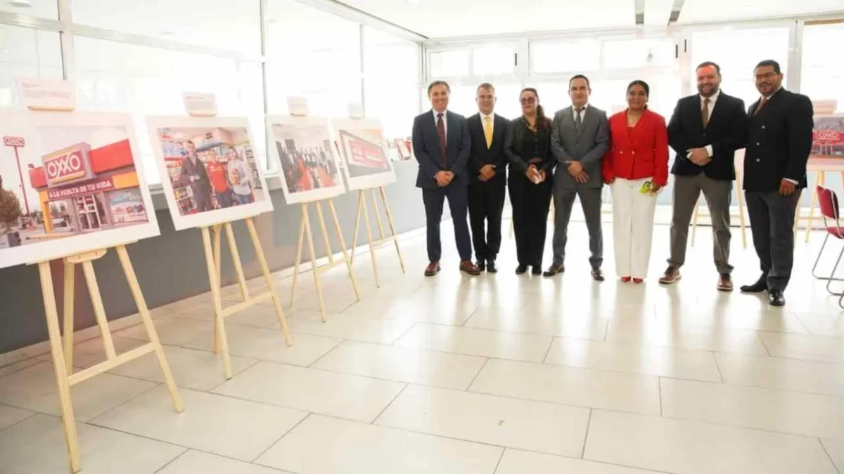 OXXO muestra su evolución con una exposición fotográfica en la alcaldía Gustavo A. Madero.