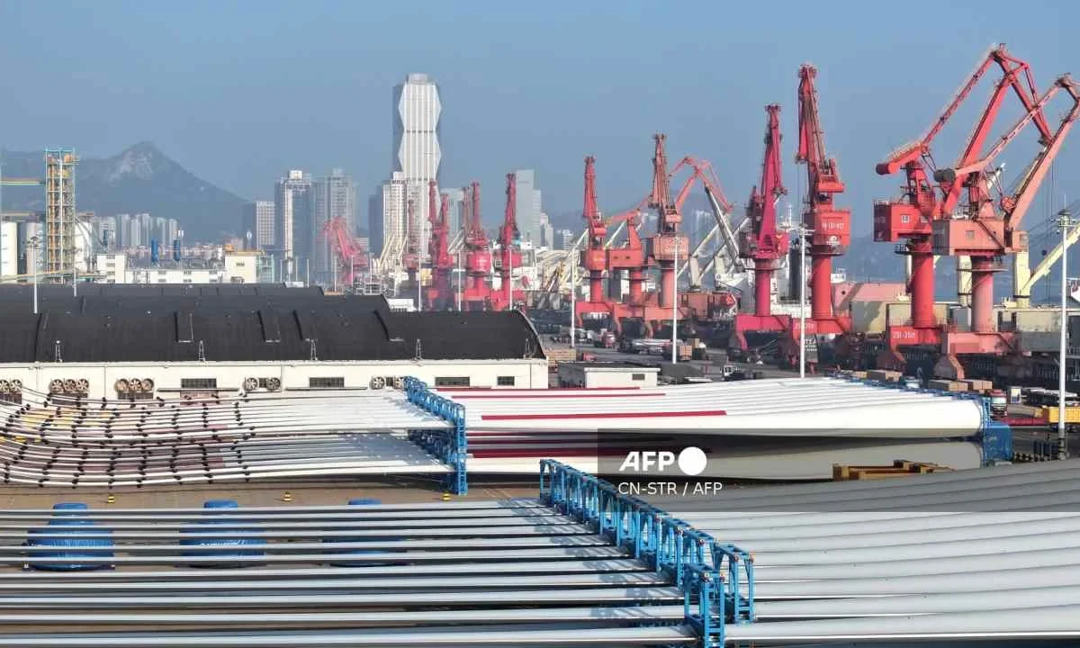 Déficit comercial de EU baja a 73 mil 300 mdd en el mes de junio.
