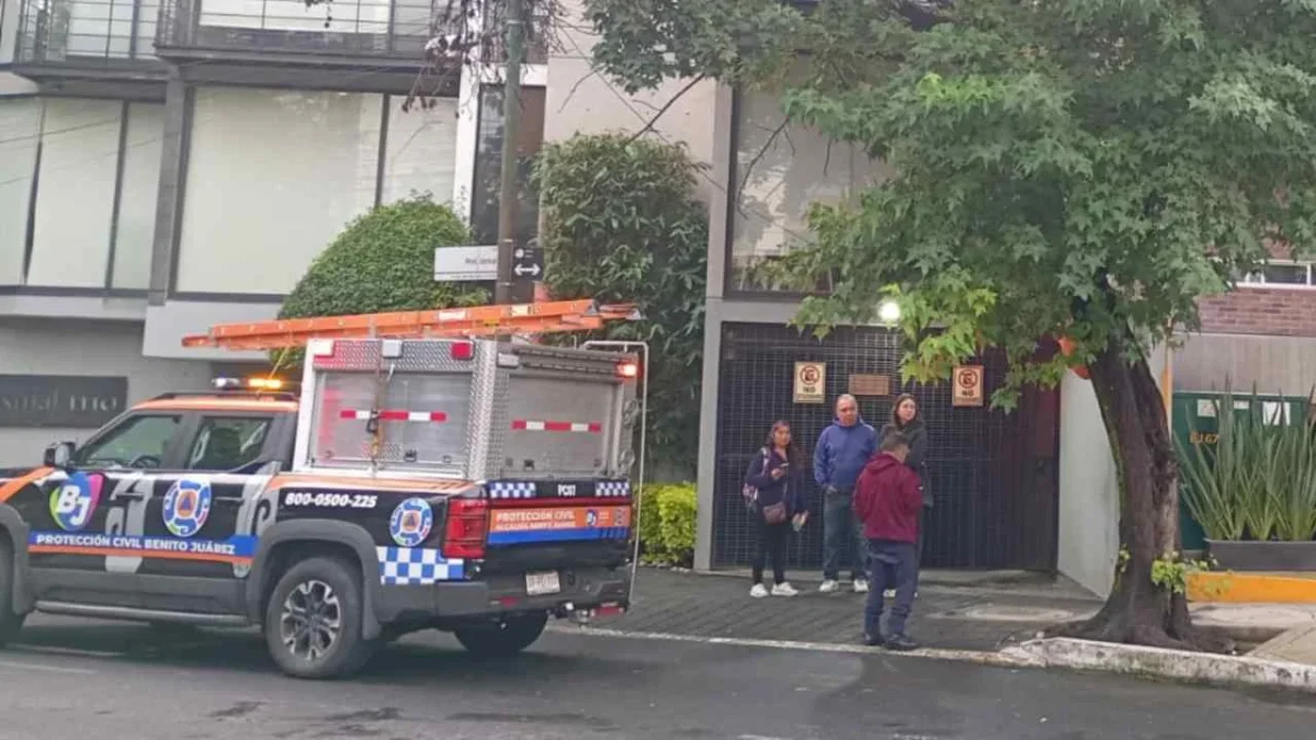 Desalojan a 50 personas de un inmueble de la alcaldía Benito Juárez tras un conato de incendio y una fuga de gas.