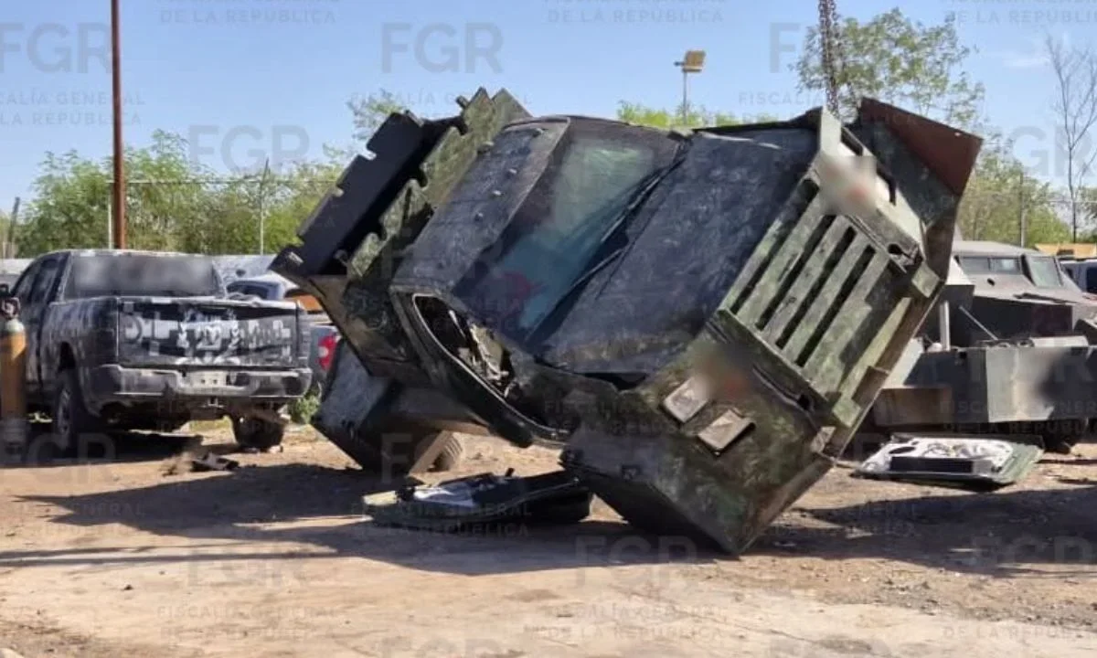 La FGR destruyó 25 vehículos con blindaje artesanal denominados mostruo en el marco del Programa 'Destino de Bienes y Objetos del Delito'.