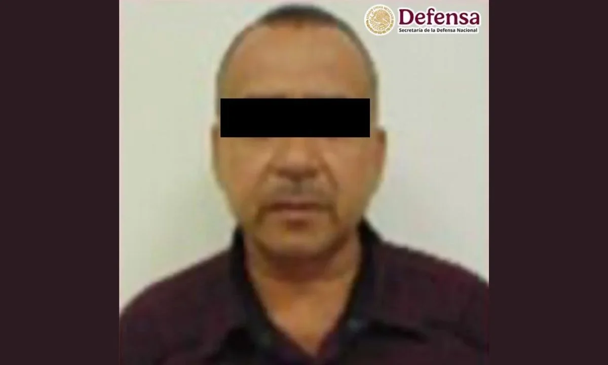 Elementos de la Defensa detuvieron a Alfonso “N”, alias 'Poncho la Quiringua', líder de la organización criminal Cártel de Los Reyes.