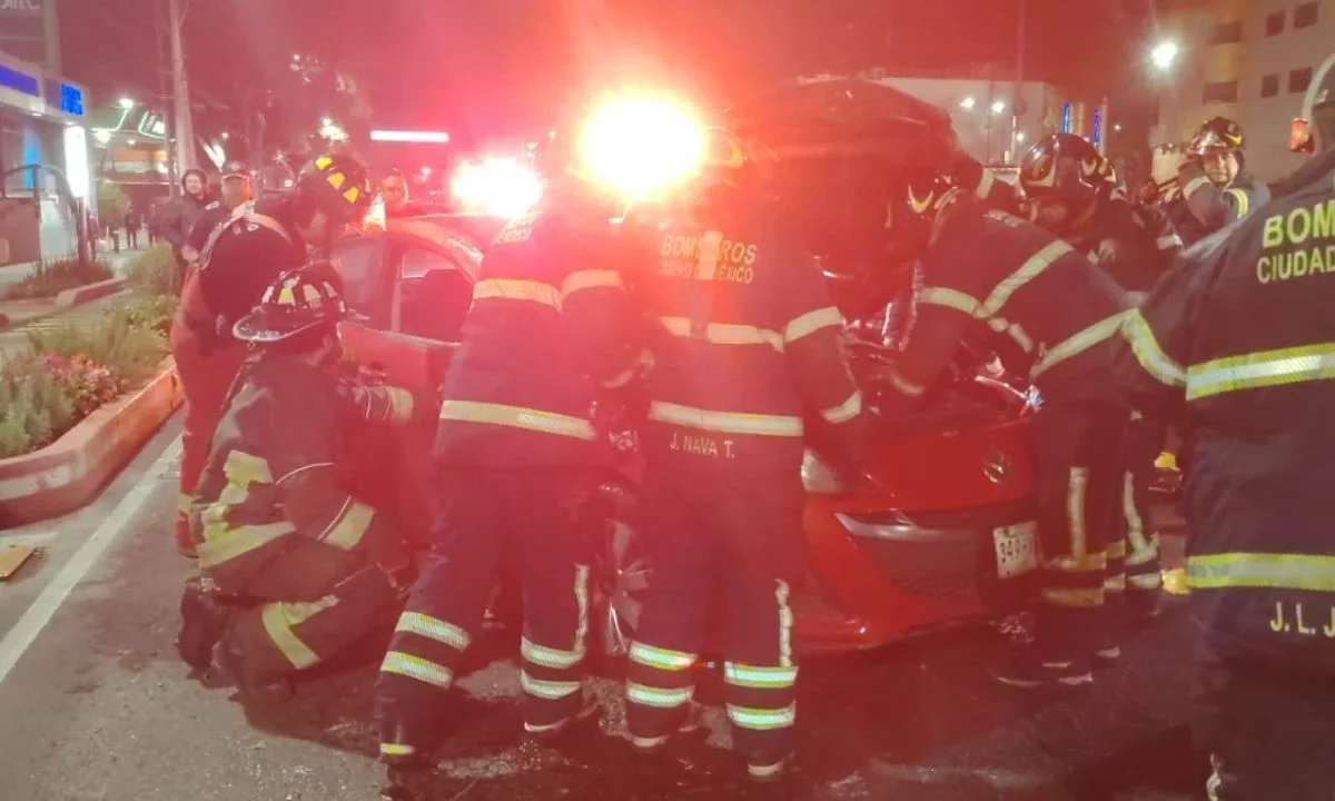 Volcaduras y choques movilizan a cuerpos de emergencia en CDMX