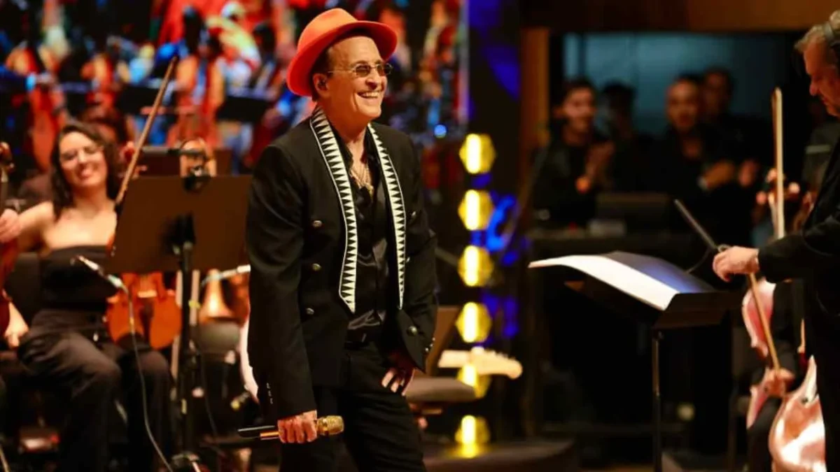 El cantante Emmanuel inicia las celebraciones de sus 50 años de carrera.