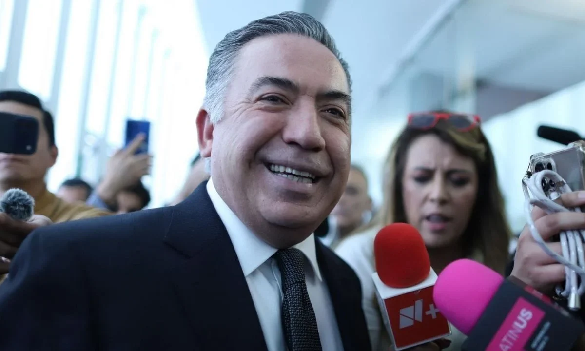 El senador Enrique Inzunza reapareció publicamente en el Senado y aseguró que nunca ha tenido relación con grupos del crimen organizado.