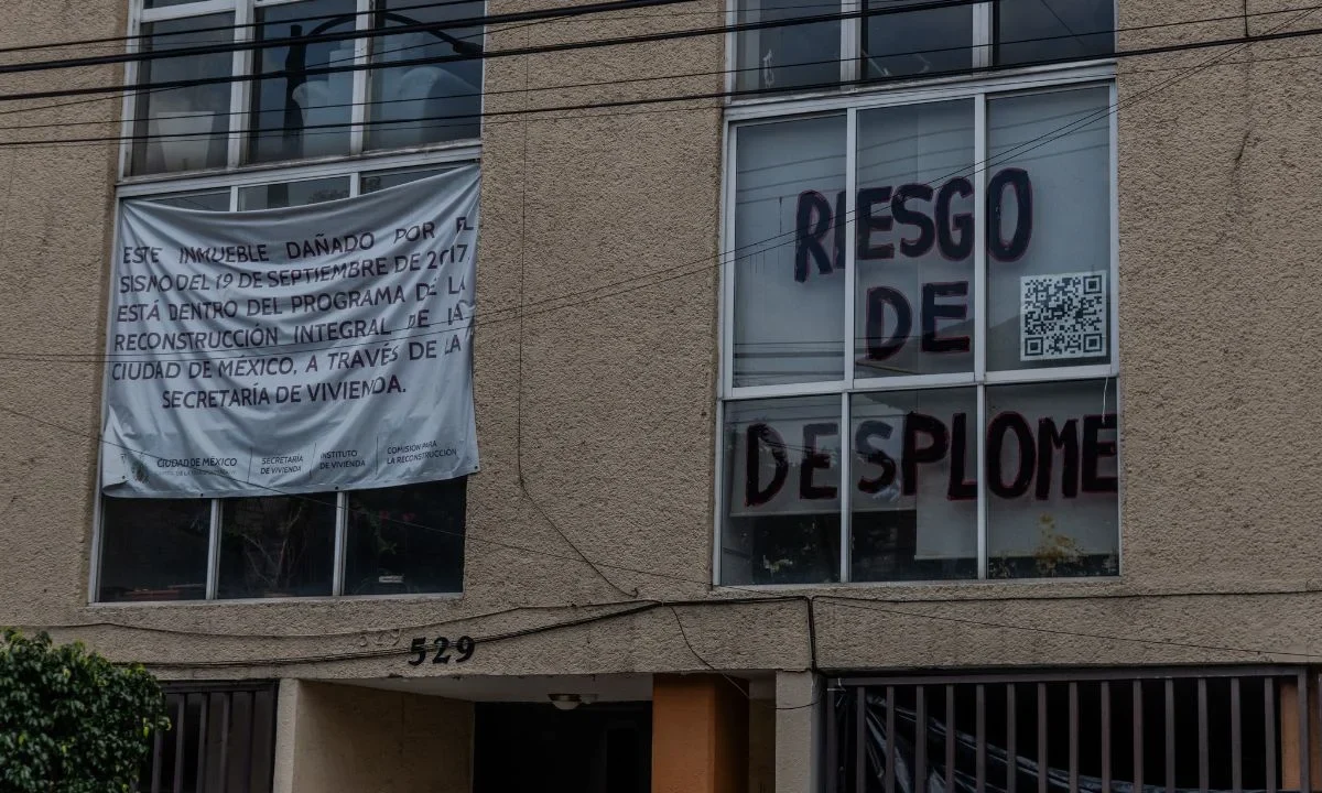 Habitantes del edificio Patricio Sanz 529, en la alcaldía Benito Juárez, acusaron al concejal de Morena, Hugo Torres, por amenazas de despojo.