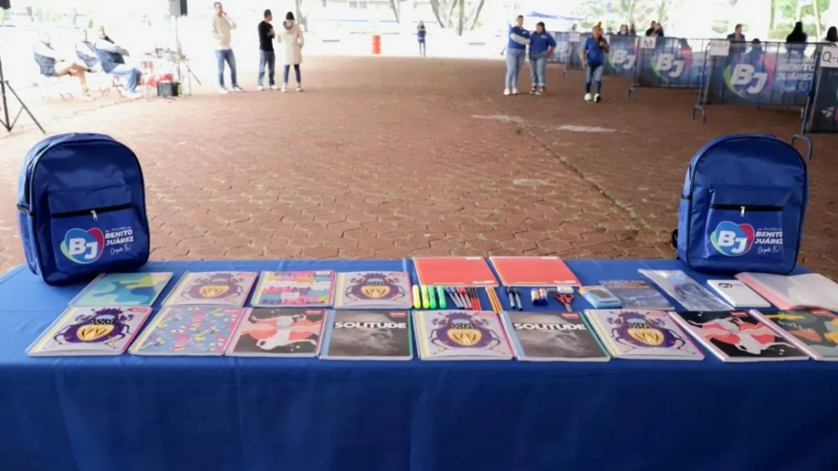 Con la entrega de mil 431 paquetes escolares, autoridades de la alcaldía Benito Juárez planearon aminorar la carga económica de las familias.