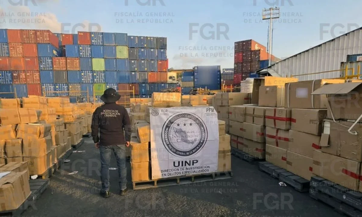 La FGR aseguró 11 millones 602 mil 334 productos de piratería como contenedores, cajetillas de cigarros, artículos deportivos, entre otros.