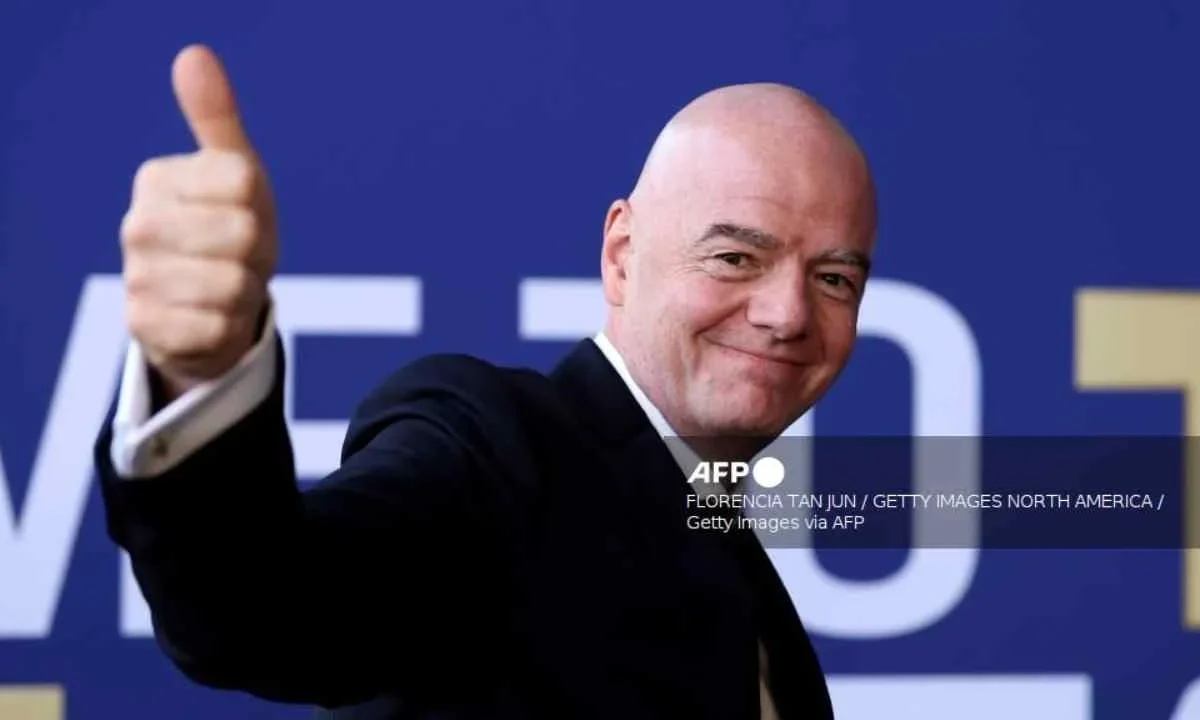 La FIFA pidió disculpas por errores en torno al FFE, pero reafirmó su "pleno apoyo" a Gianni Infantino.