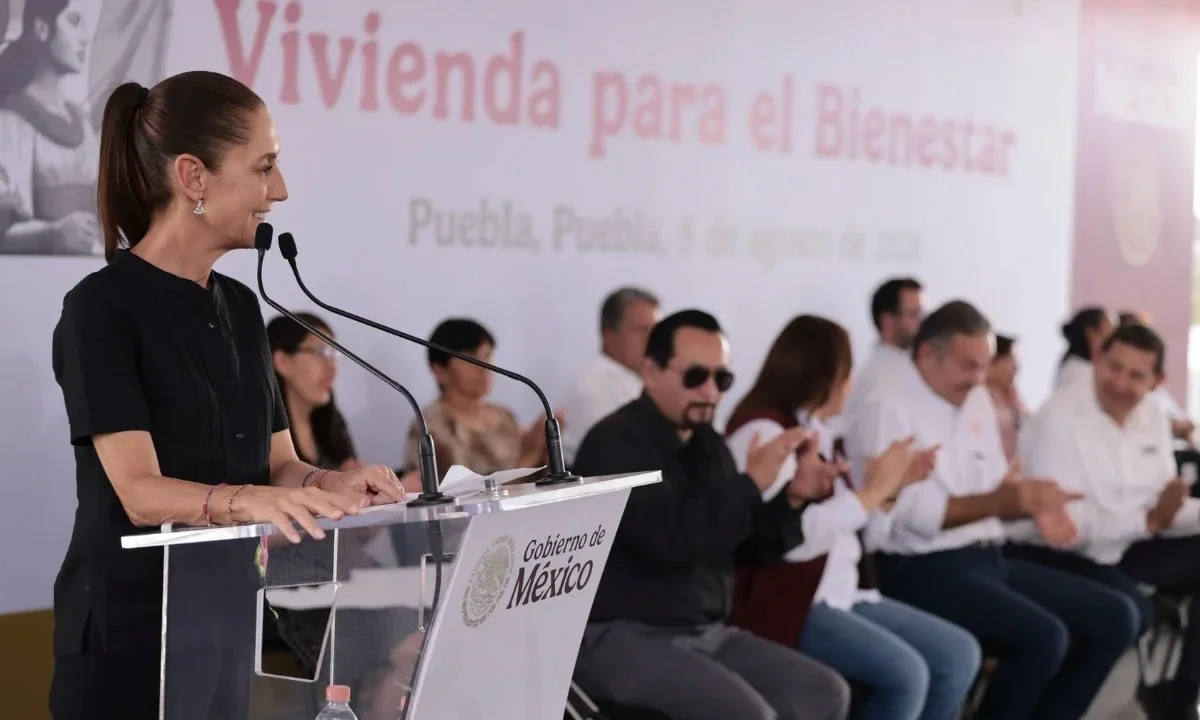 Claudia Sheinbaum entregó 32 nuevas viviendas del Infonavit en Puebla; así como, constancias de finiquito de créditos del Fovissste.