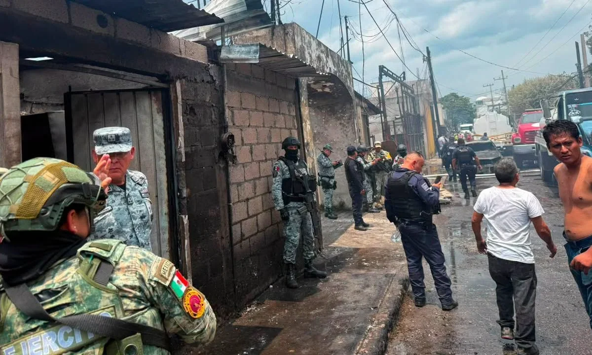 En la colonia Las Granjas, en Morelos, se registró la fuga de gas de una pipa lo que desencadenó incendios, hay 21 heridos.