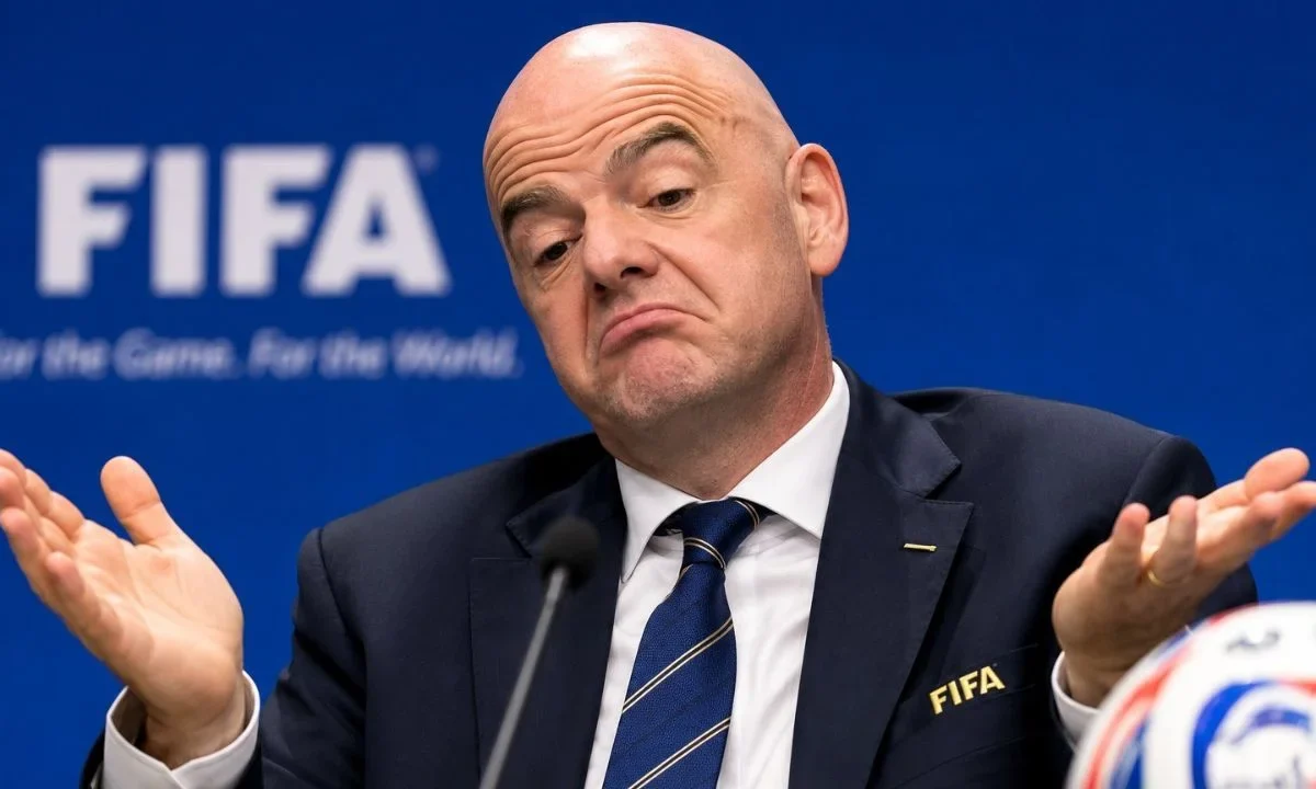 Con la caída de su plan de inversión, Gianni Infantino puso en riesgo su puesto en la FIFA, según dirigentes de ligas internacionales.